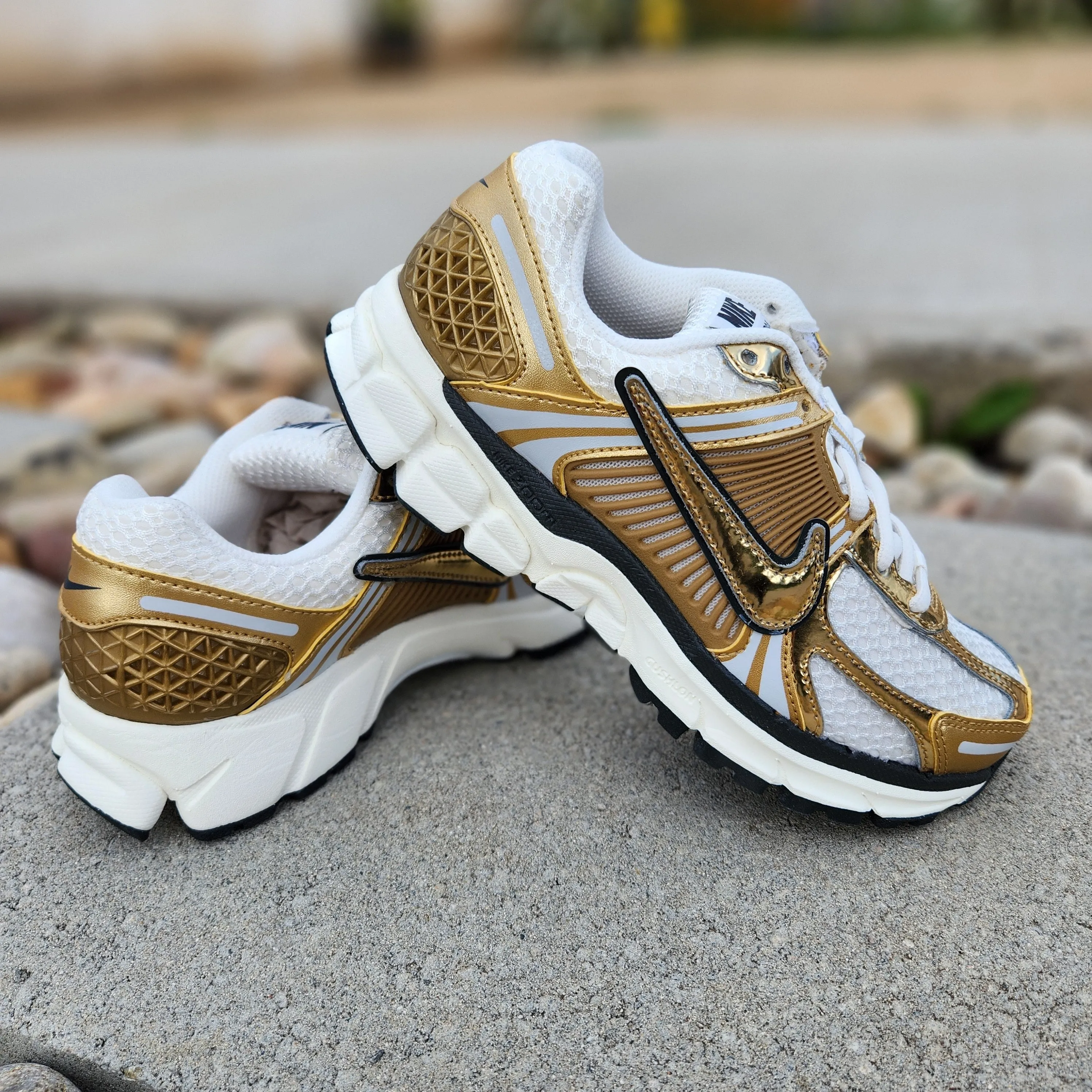 W Nike Zoom Vomero 5 'GOLD CHAIN'